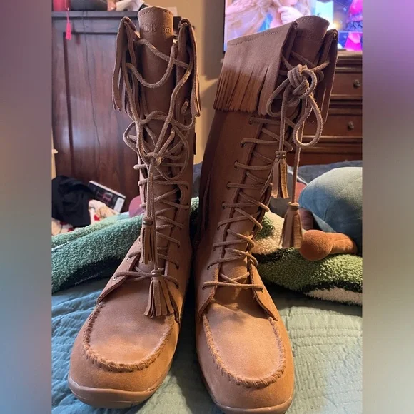 L.L. Bean Suede Leather Tan Tassel Fringe Sheepskin Boots 9 Medium Moccasin Cozy - Picture 4 of 12